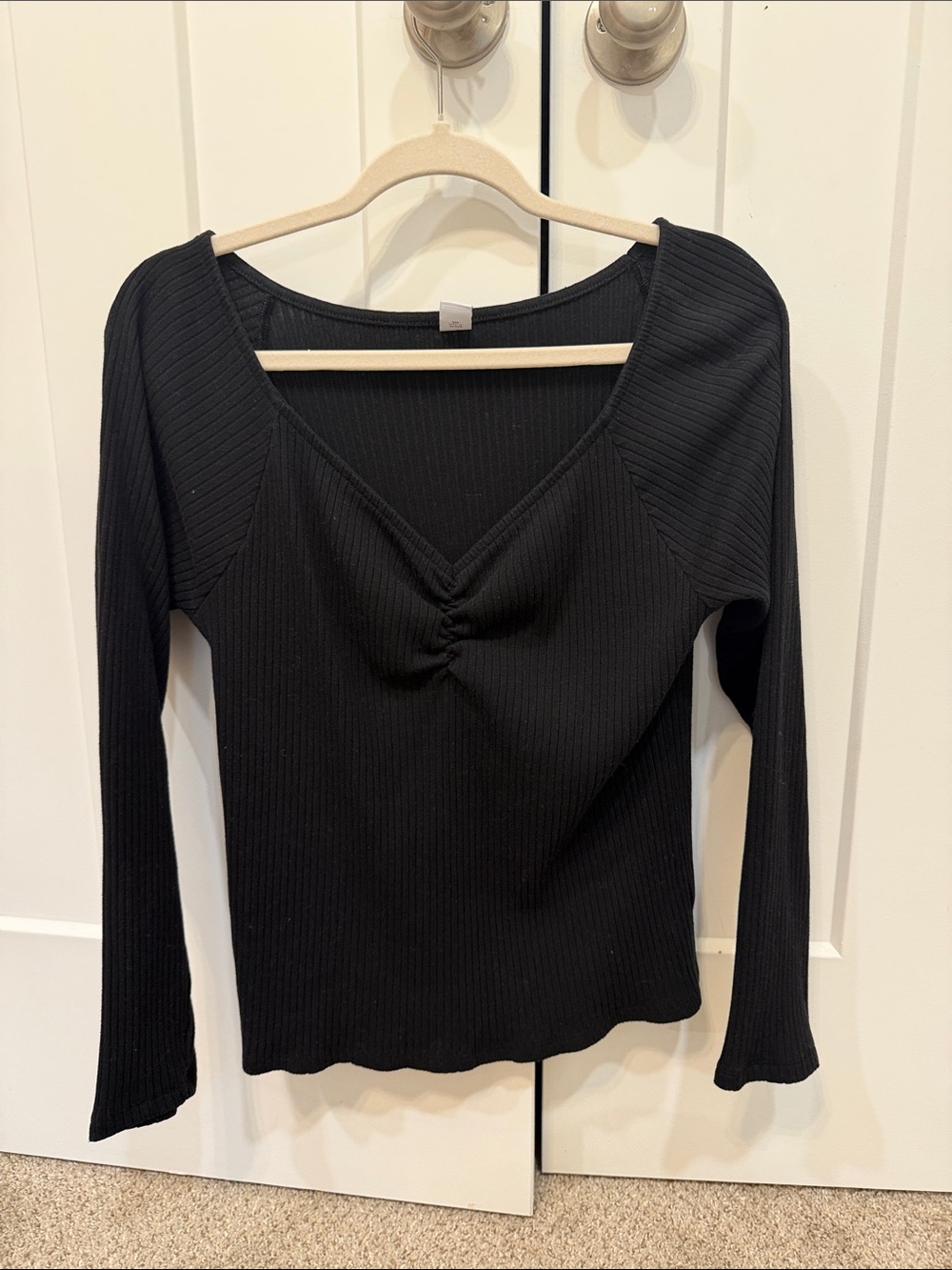 Old Navy Black Ribbed Long Sleeve V-Neck Top
